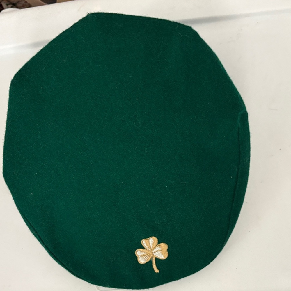 Lansdowne Green Beret with Gold Shamrock